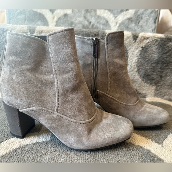 Donald J. Pliner Paisley Gray Suede Round Heel Ankle Boots - Picture 5 of 9